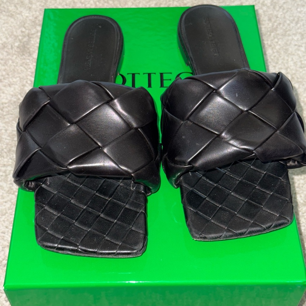 Bottega Veneta Black Women's Lido Slide Sandals